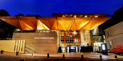 Explore Auckland Art Gallery